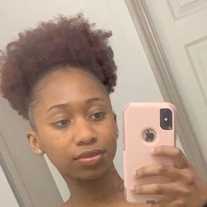 Meet your Posher, Chanel